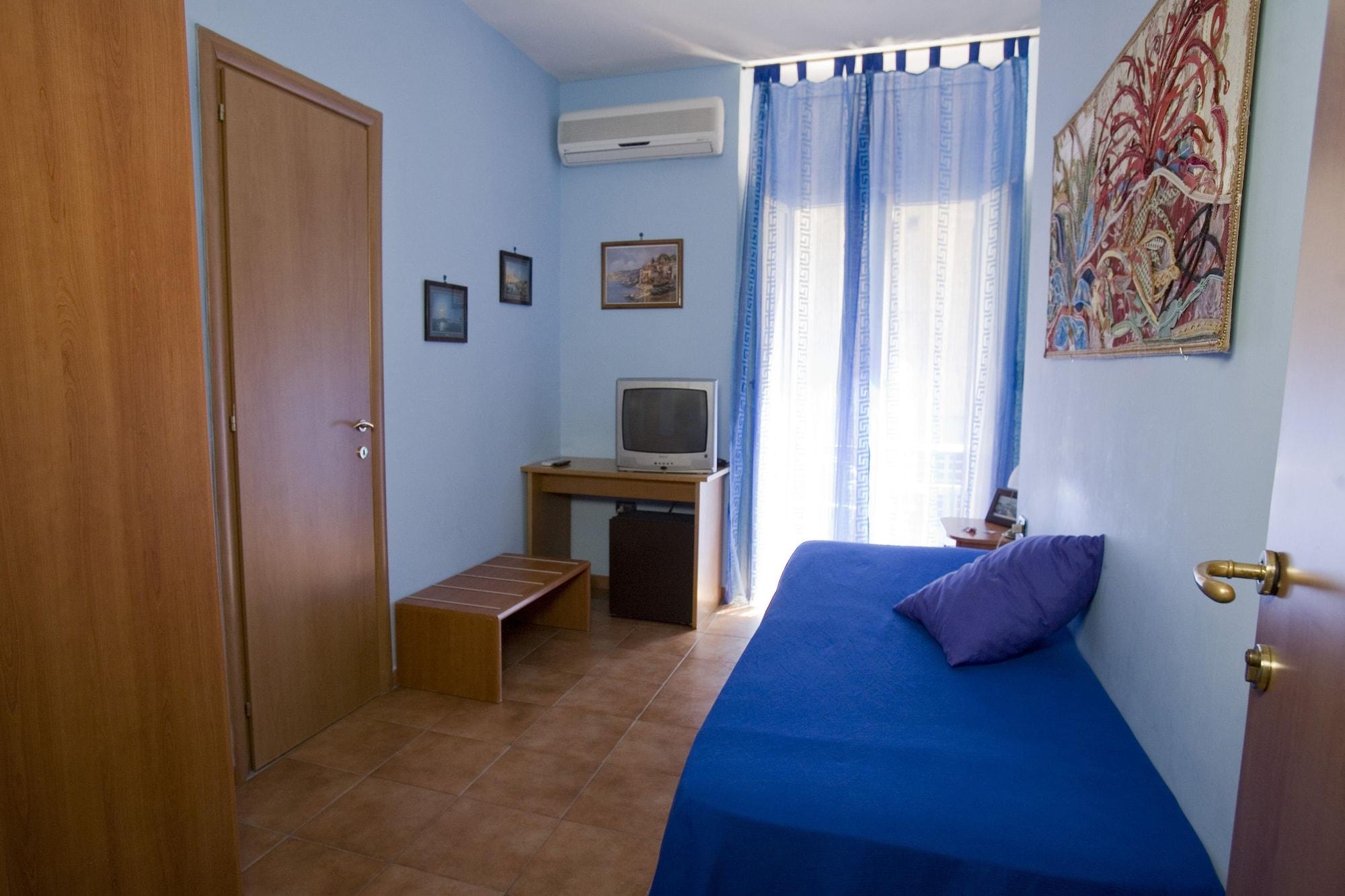 נאפולי Hotel Cineholiday מראה חיצוני תמונה