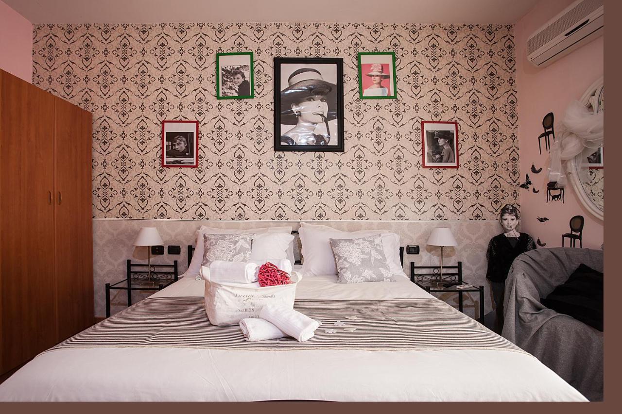 נאפולי Hotel Cineholiday מראה חיצוני תמונה